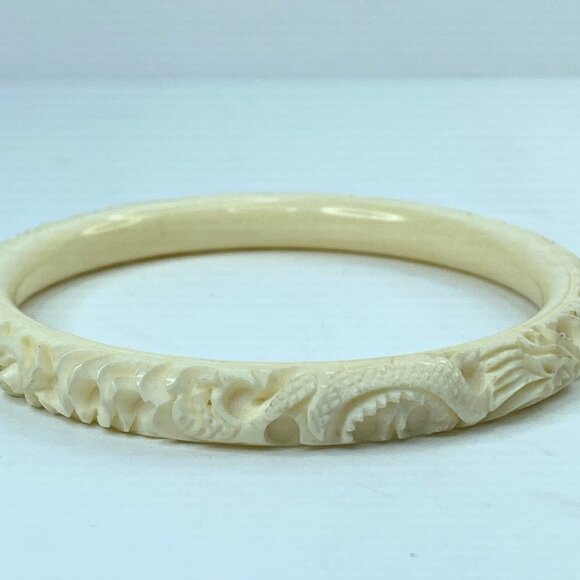 Finely carved Resin 9mm Dragon swimming in the cloud slip on bangle GS697 - Picture 1 of 8
